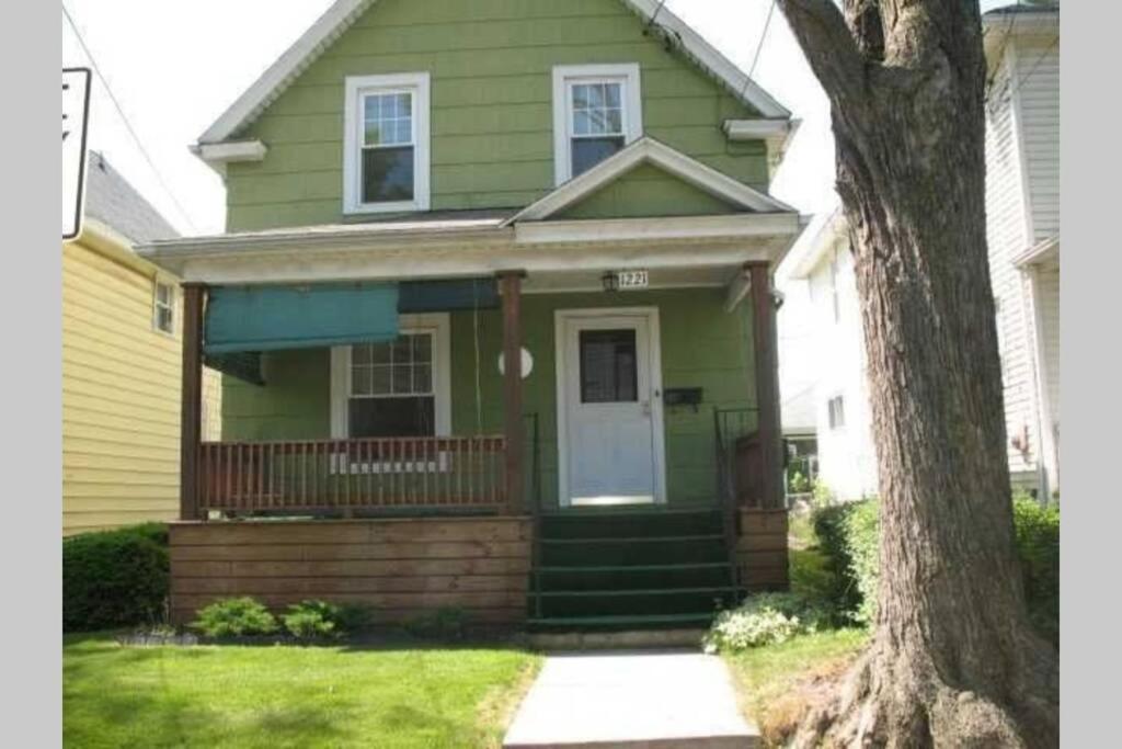 ניאגרה פולס The Oakwood Cottage- With Private Yard & Parking, Minutes From Falls & Casino By Niagara Hospitality מראה חיצוני תמונה