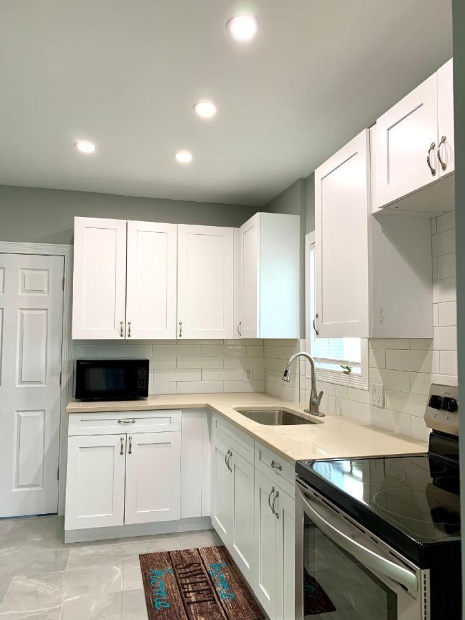 ניאגרה פולס The Oakwood Cottage- With Private Yard & Parking, Minutes From Falls & Casino By Niagara Hospitality מראה חיצוני תמונה