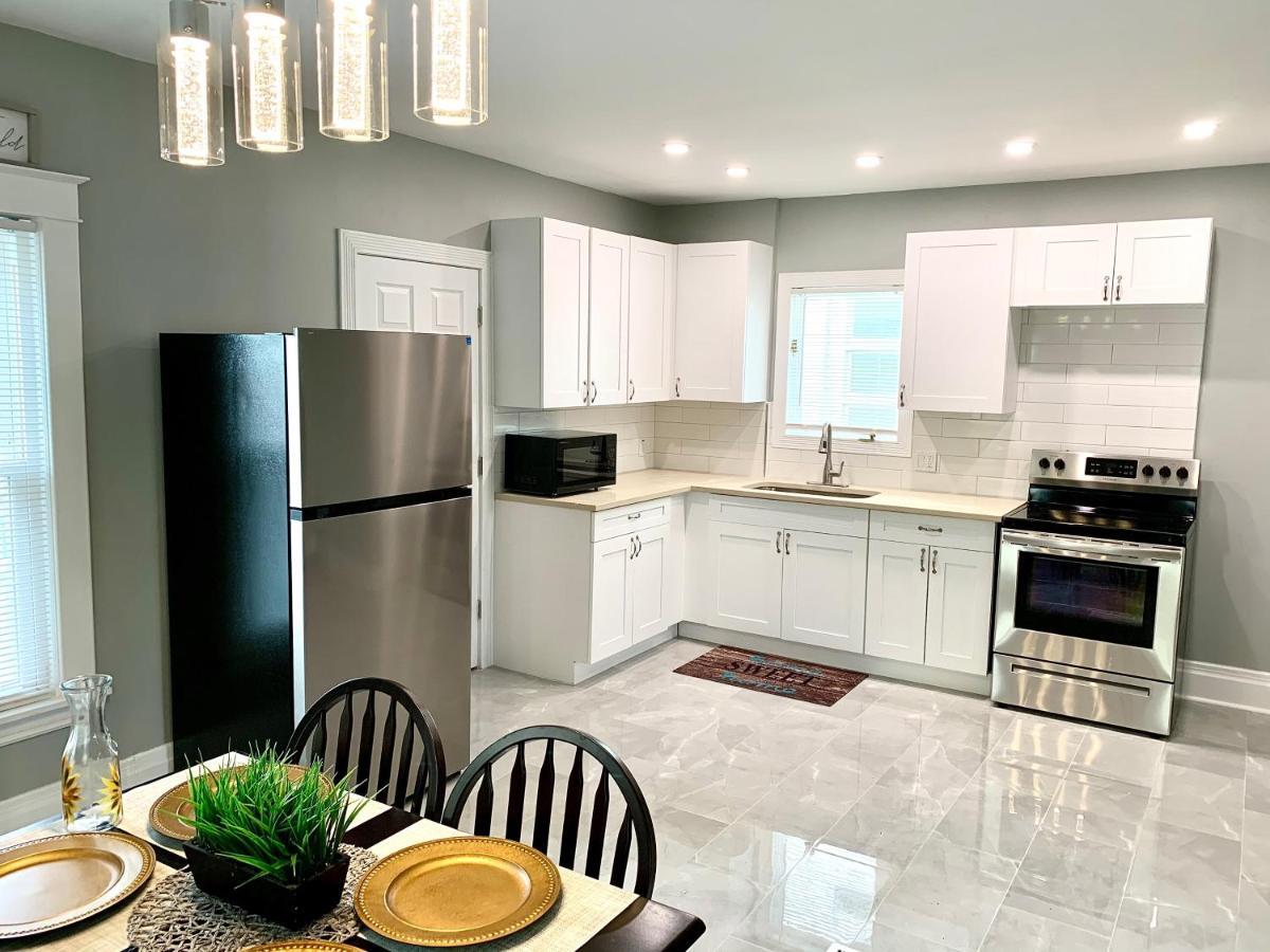 ניאגרה פולס The Oakwood Cottage- With Private Yard & Parking, Minutes From Falls & Casino By Niagara Hospitality מראה חיצוני תמונה