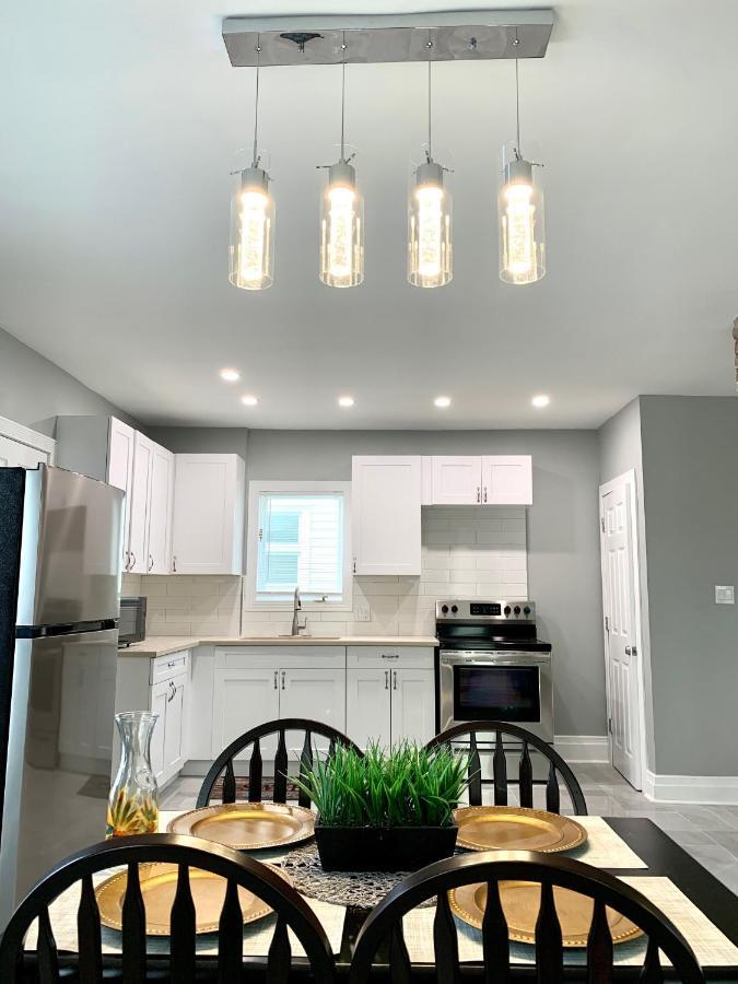 ניאגרה פולס The Oakwood Cottage- With Private Yard & Parking, Minutes From Falls & Casino By Niagara Hospitality מראה חיצוני תמונה