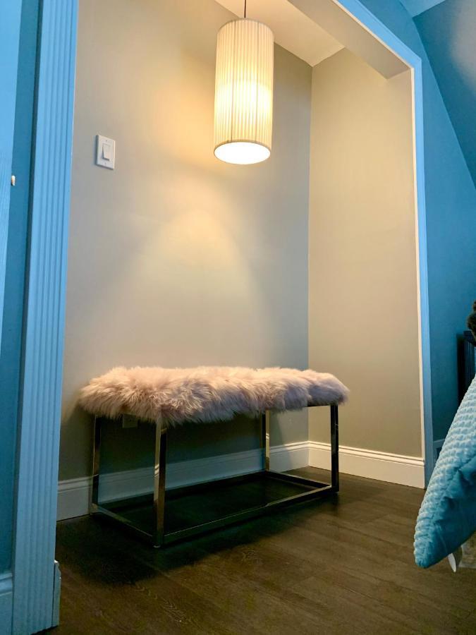 ניאגרה פולס The Oakwood Cottage- With Private Yard & Parking, Minutes From Falls & Casino By Niagara Hospitality מראה חיצוני תמונה