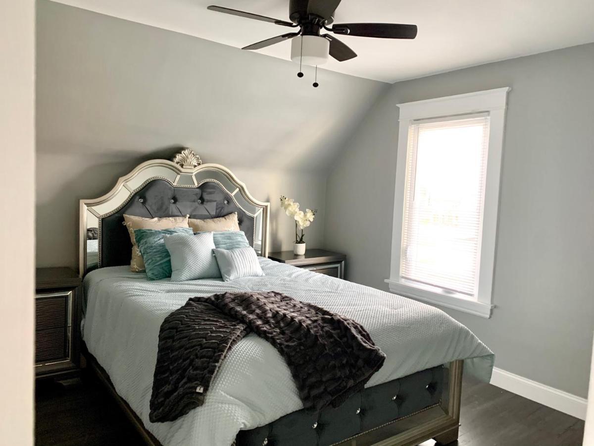 ניאגרה פולס The Oakwood Cottage- With Private Yard & Parking, Minutes From Falls & Casino By Niagara Hospitality מראה חיצוני תמונה